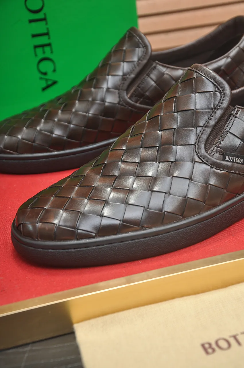Men's shoes💰540💶【BV】Official website men's shoes👊🏻Cow leather braid🔰Cow leather lining rubber outsole🔲Counter 1:1 quality The identity of every successful man🍃The upper and solemn feet🚶🏻🚶🏻High-end custom counter original replicas📯Imported cowhide purely hand-woven🐂The last will not change regardless of wind or rain🔘Stand the verification of time🔍️Code number: 39-45 (45 custom-made)